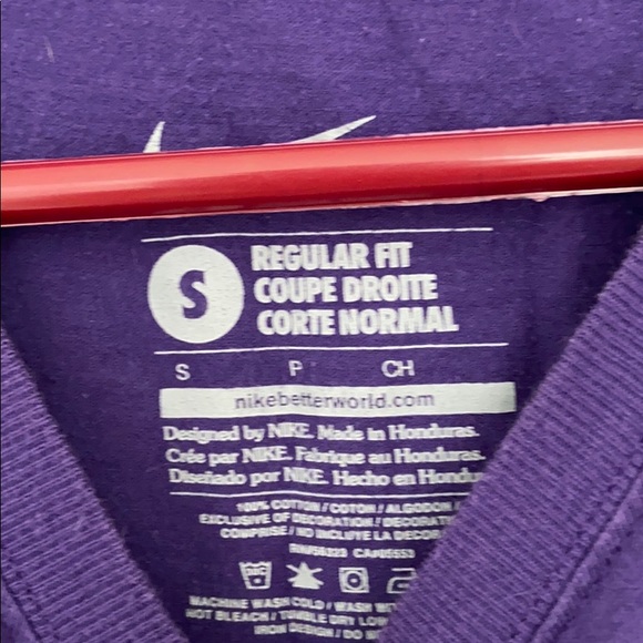 purple nike t shirt - Picture 2 of 2
